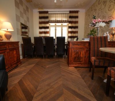 Dřevěná dubová podlaha francouzský vzor odstín Ořech